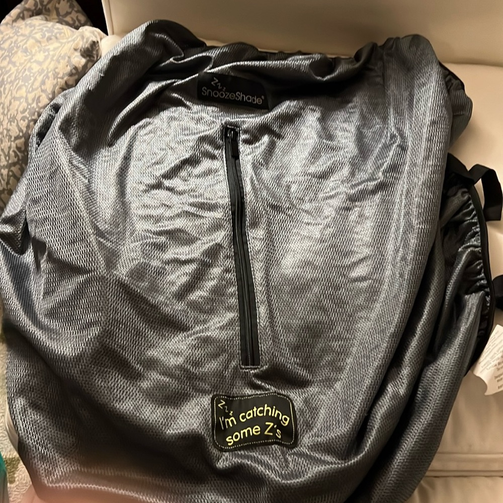 Prince lionheart infant car seat snooze shade.